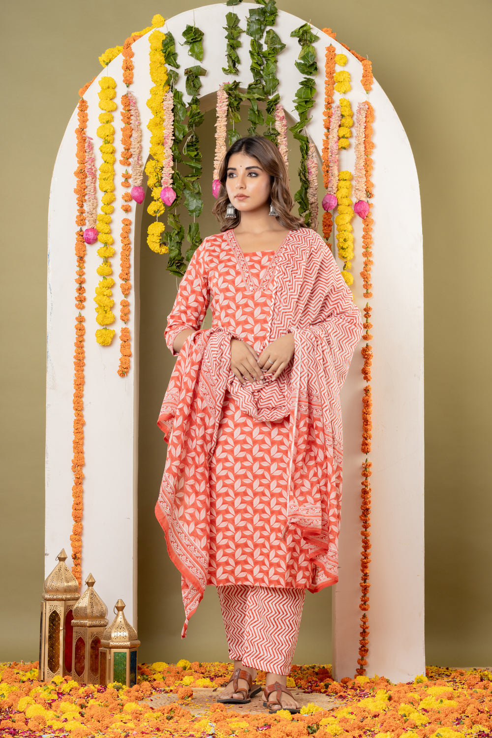 Elevate  Leaf Printed Cotton Kurti Pant Dupatta Set
