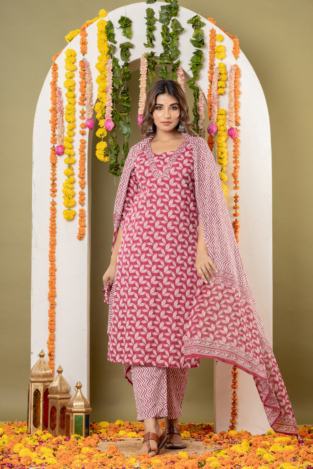 Elevate  Leaf Printed Cotton Kurti Pant Dupatta Set