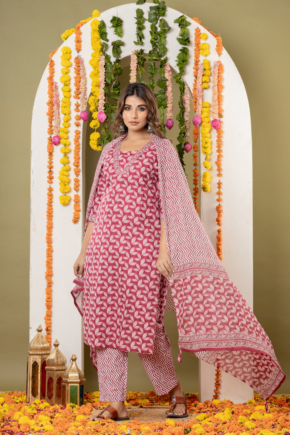 Elevate  Leaf Printed Cotton Kurti Pant Dupatta Set
