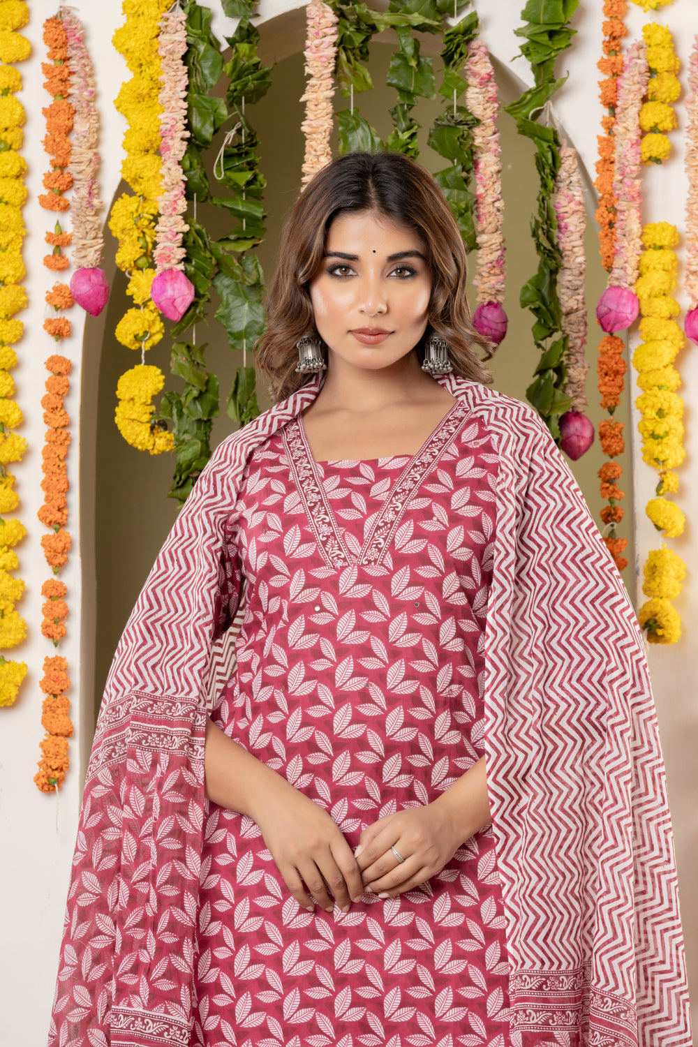 Elevate  Leaf Printed Cotton Kurti Pant Dupatta Set