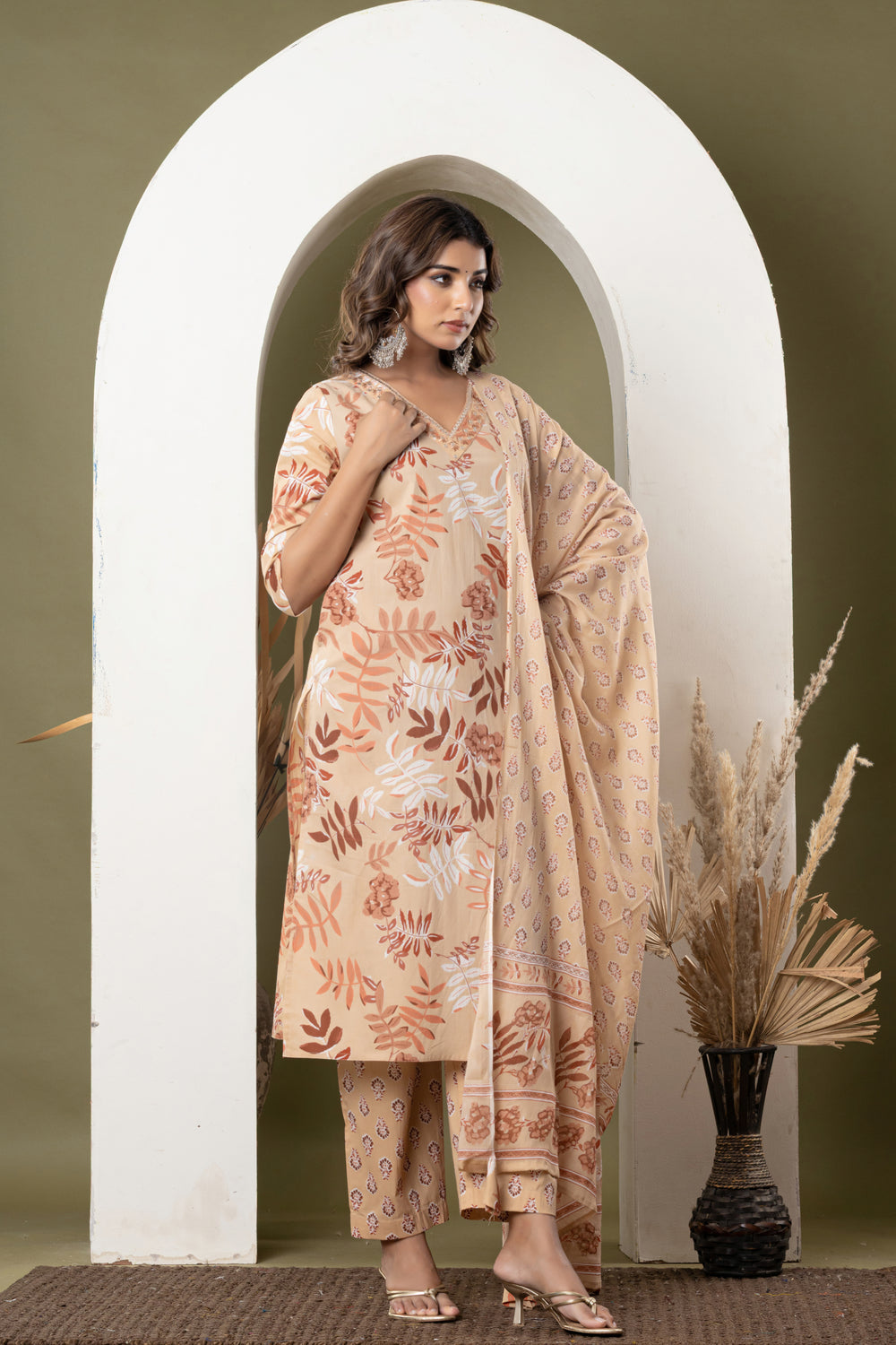 Elevate Botanical Printed Kurta Pant Dupatta Kurta Set