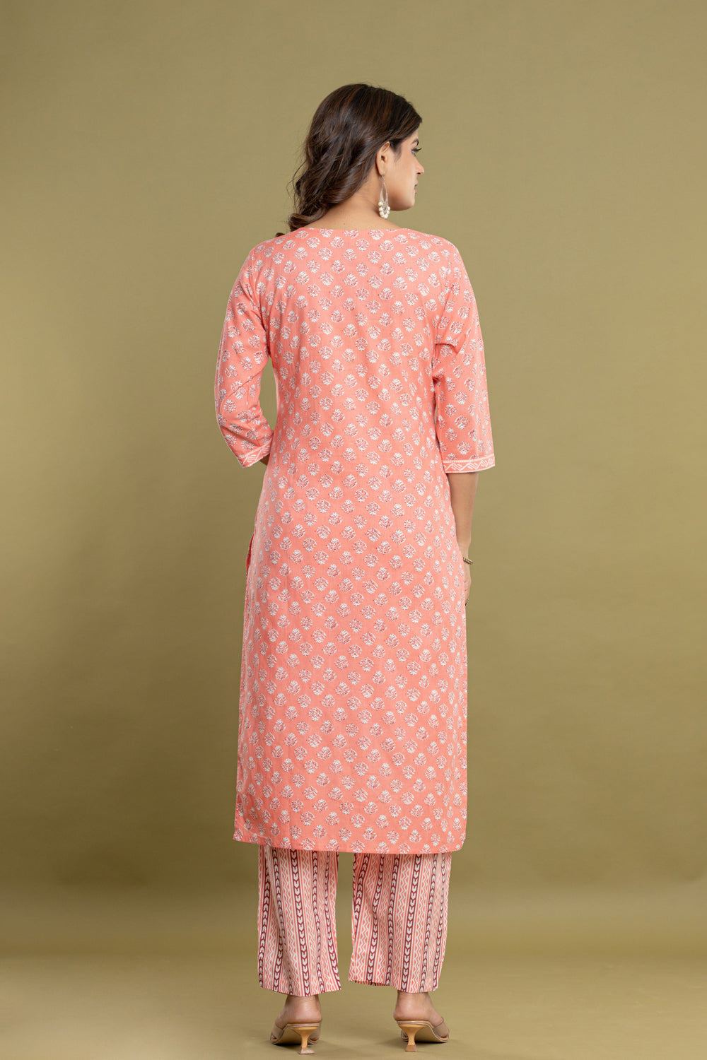 Elevate Minimal Floral Patterned Kurta Set with Dupatta