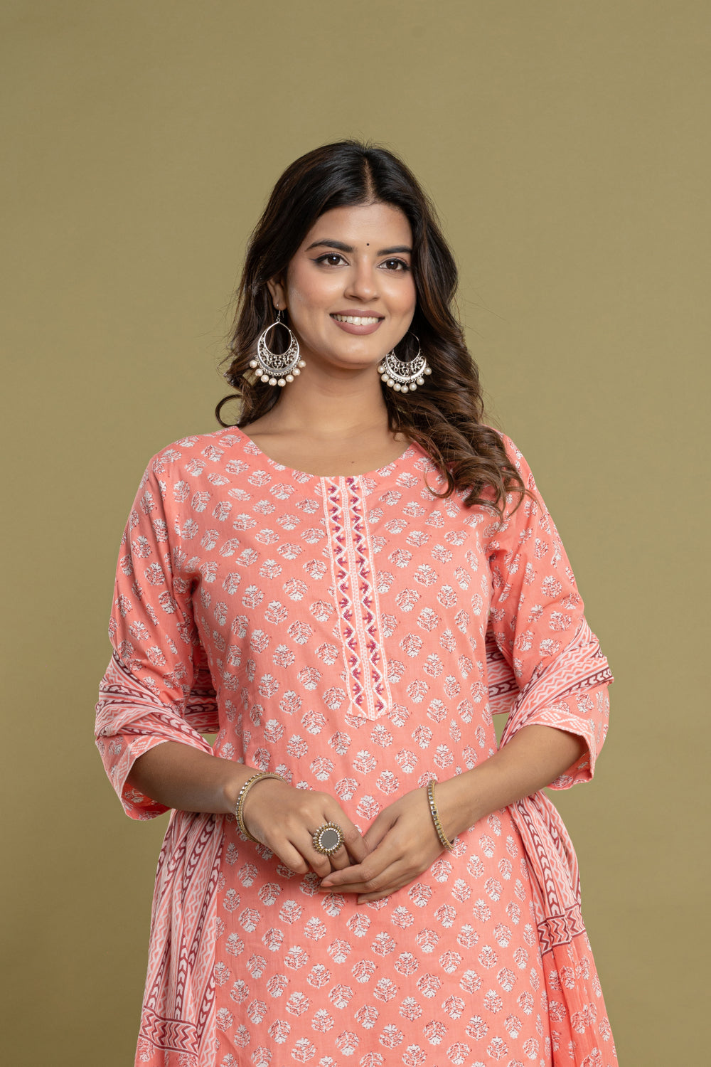 Elevate Minimal Floral Patterned Kurta Set with Dupatta