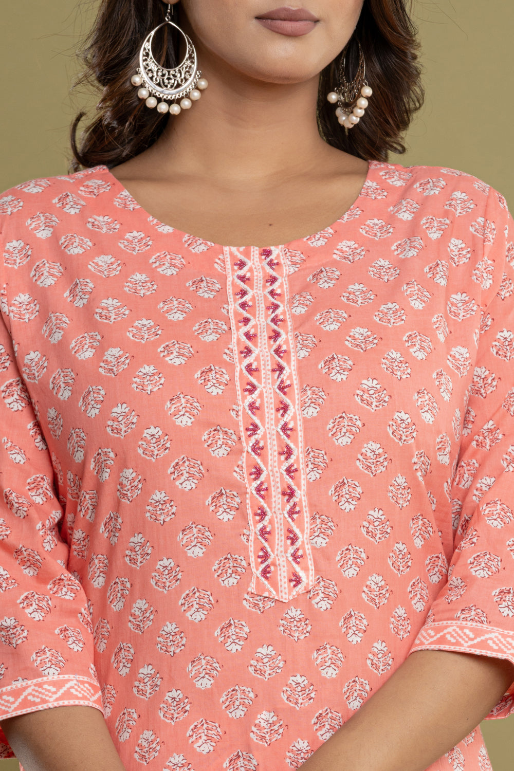 Elevate Minimal Floral Patterned Kurta Set with Dupatta
