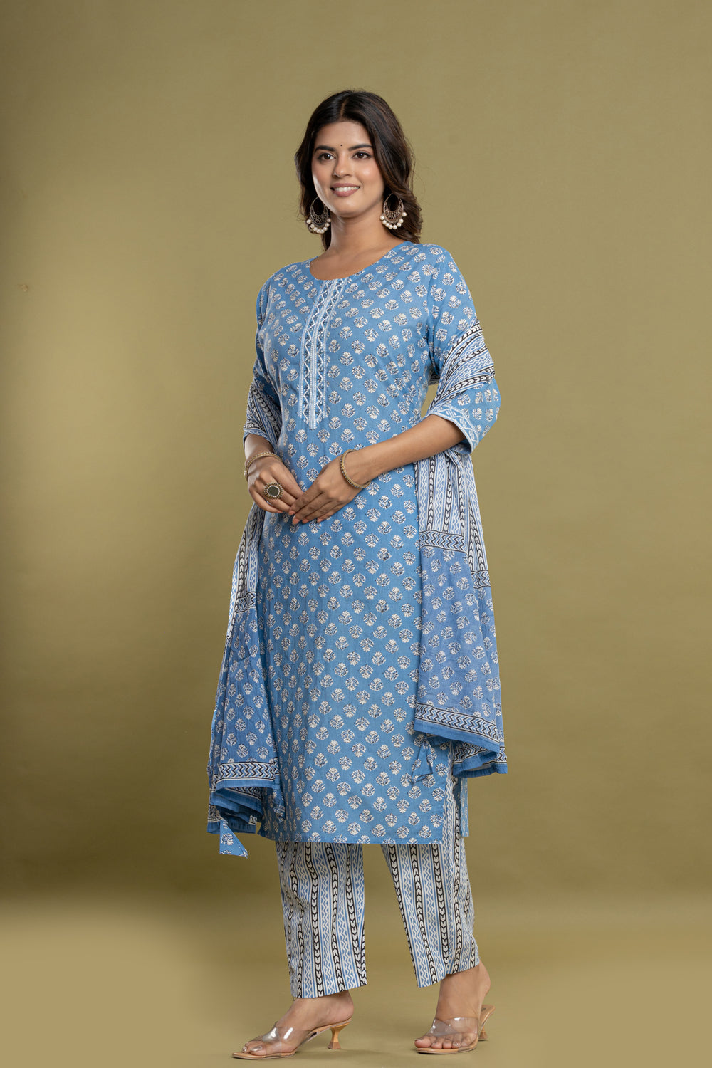 Elevate Minimal Floral Patterned Kurta Set with Dupatta
