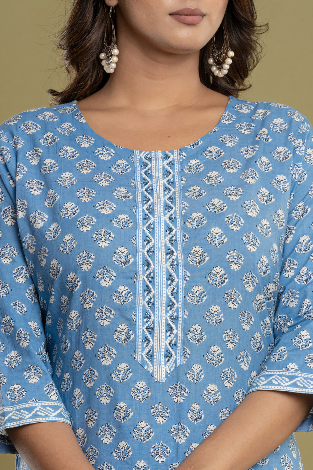Elevate Minimal Floral Patterned Kurta Set with Dupatta