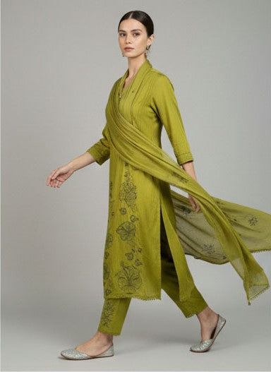 Soul Armor Ladies 3 Piece Kurti Set Featuring Embroidered Kurta, Bottom and Dupatta