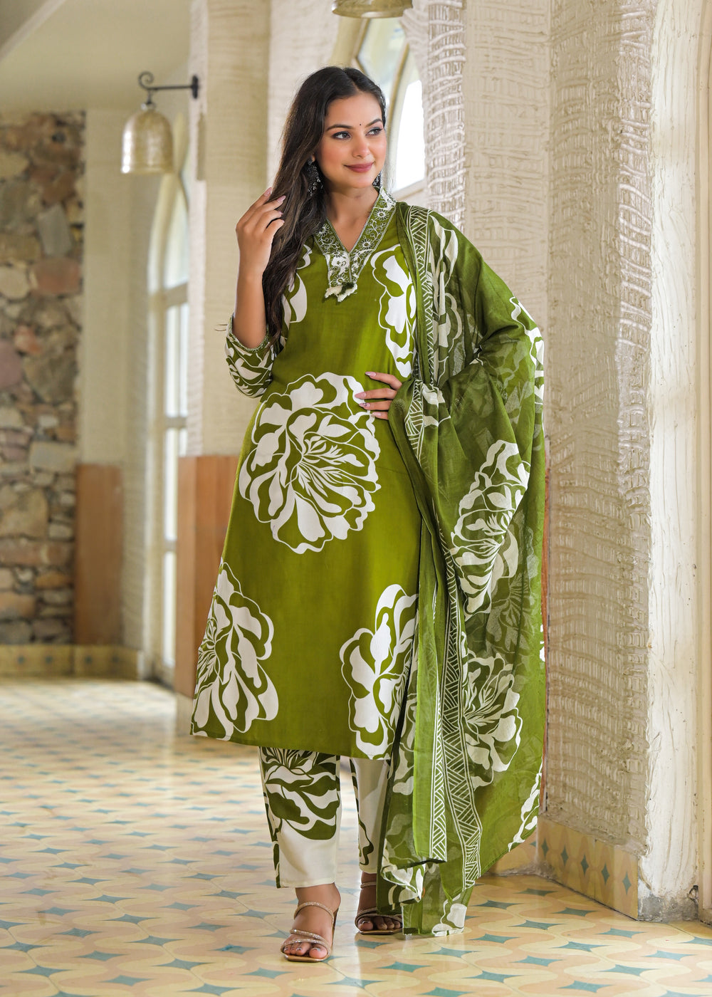 Soul Armor All-Over Floral Pattern Kurta Set