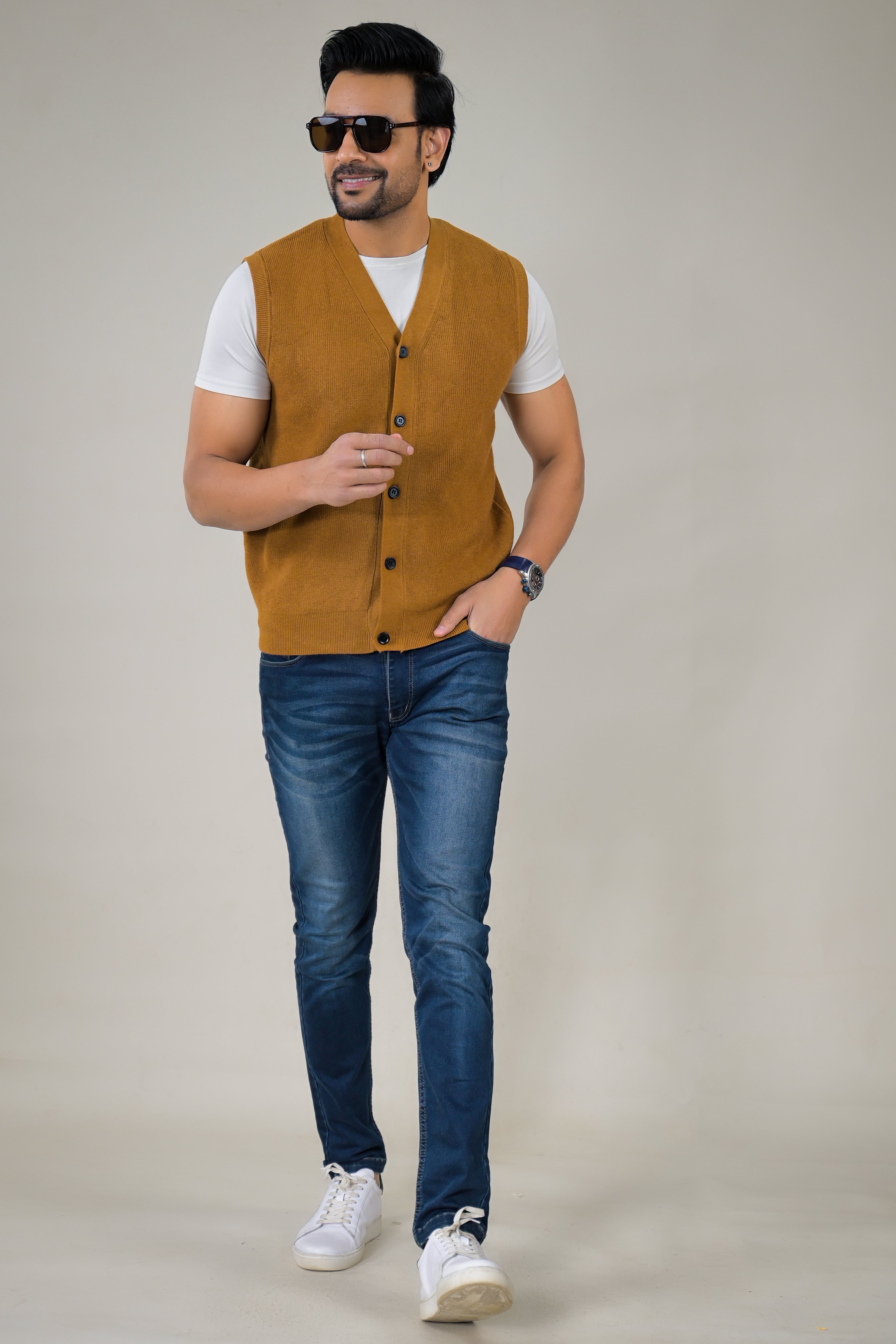 Soul Armor Men's Sleeveless V-Neck Cardigan Vest Classic Knit Button-Down Sweater Vest