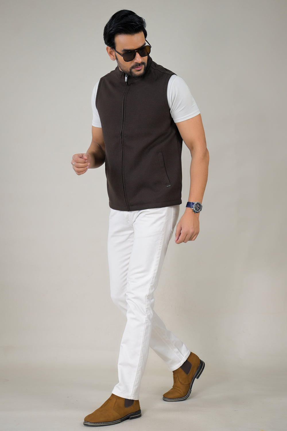 Park-Avenue Men’s Solid Color Sleeveless Zip-Front Jacket.