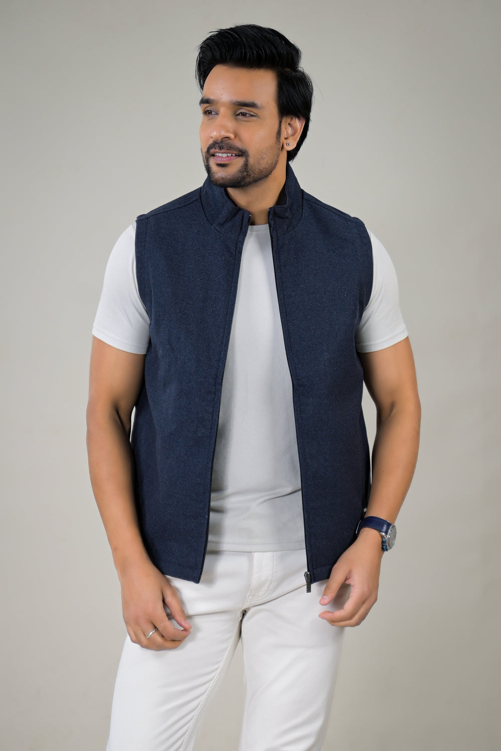 Park-Avenue Men’s Solid Color Sleeveless Zip-Front Jacket.