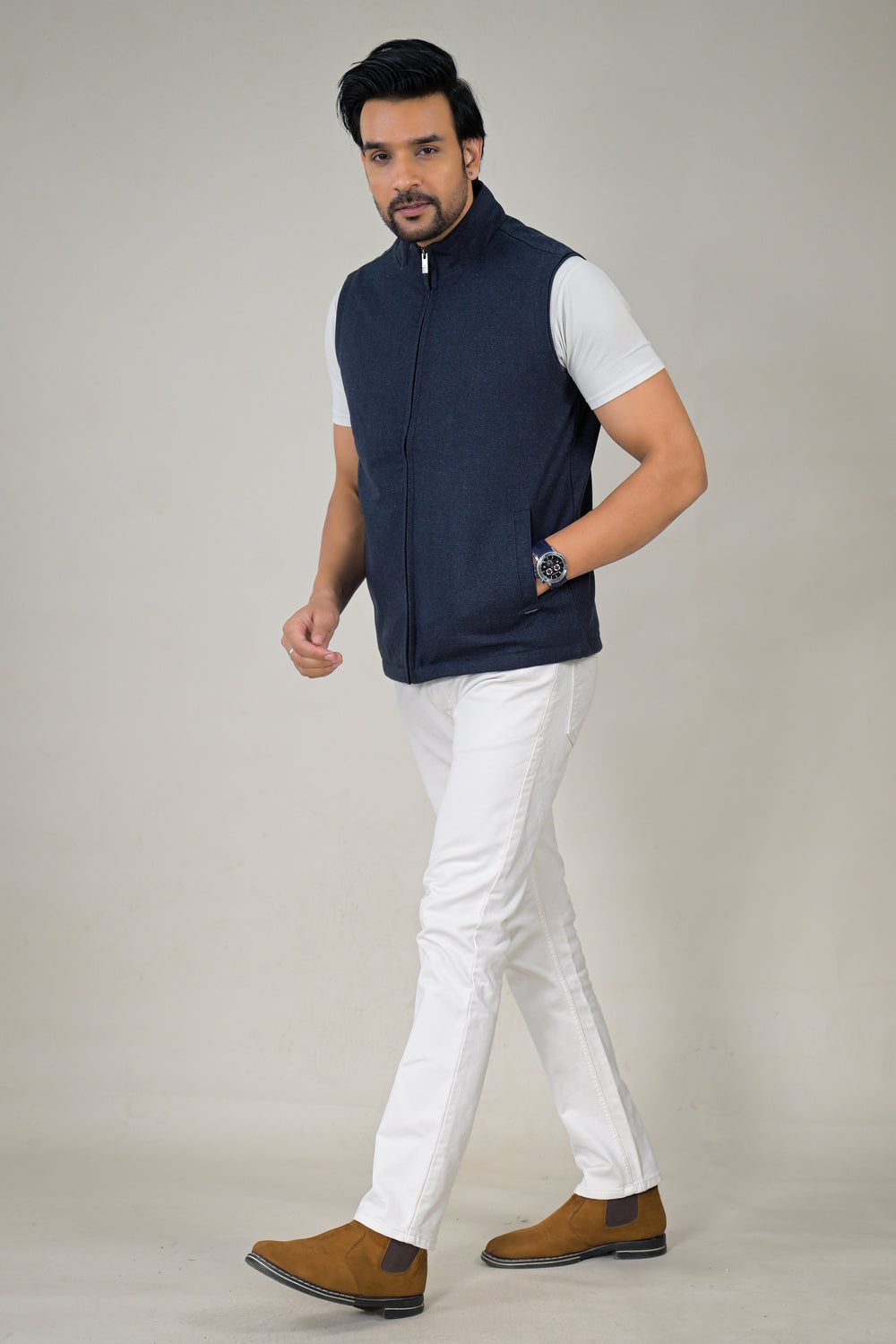 Park-Avenue Men’s Solid Color Sleeveless Zip-Front Jacket.