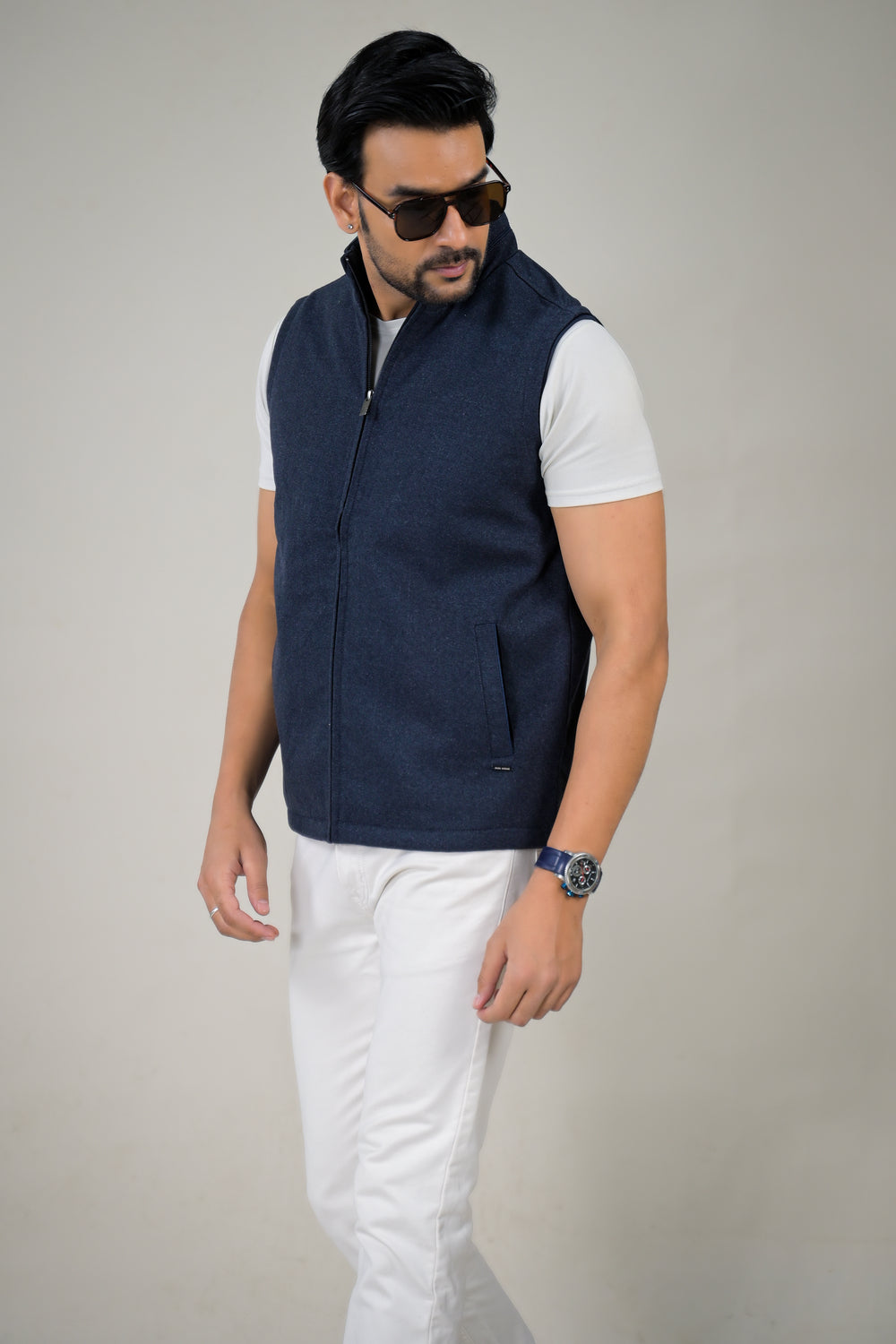 Park-Avenue Men’s Solid Color Sleeveless Zip-Front Jacket.