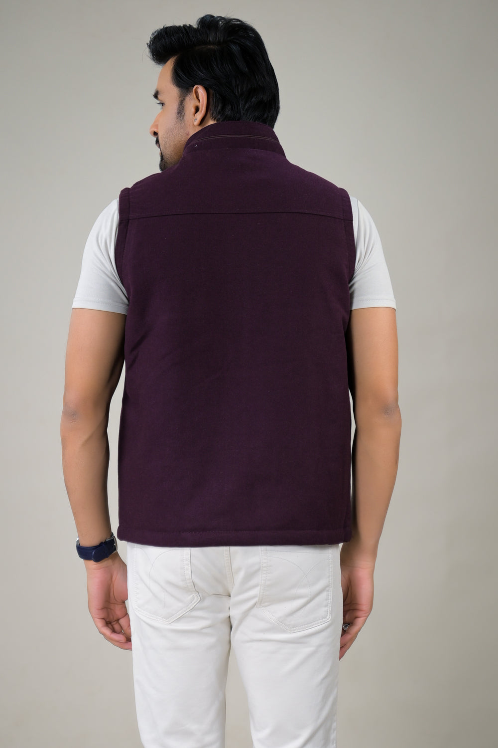 Park-Avenue Men’s Solid Color Sleeveless Zip-Front Jacket.