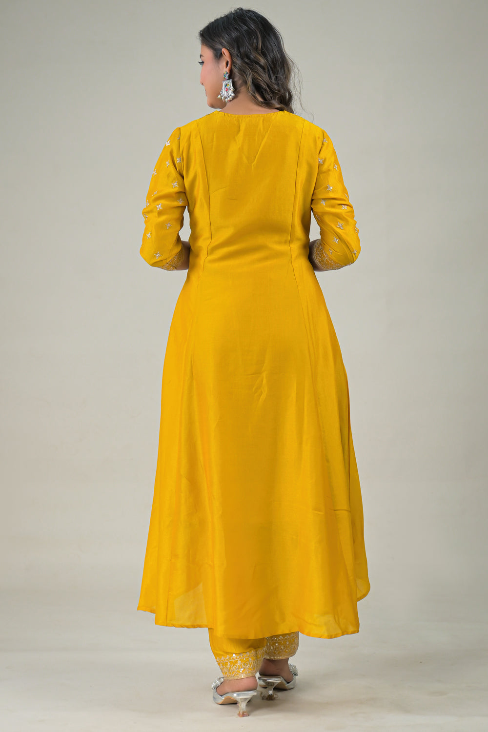 Soul Armor Classic Straight-Fit Kurta Suit with Embroidered Dupatta