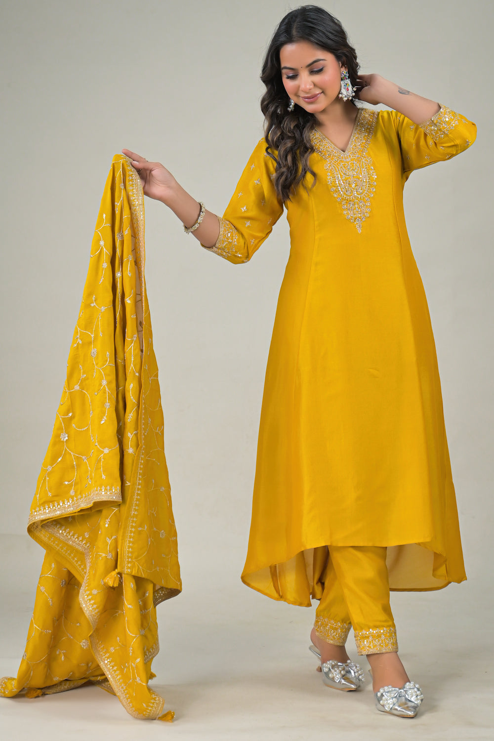 Soul Armor Classic Straight-Fit Kurta Suit with Embroidered Dupatta