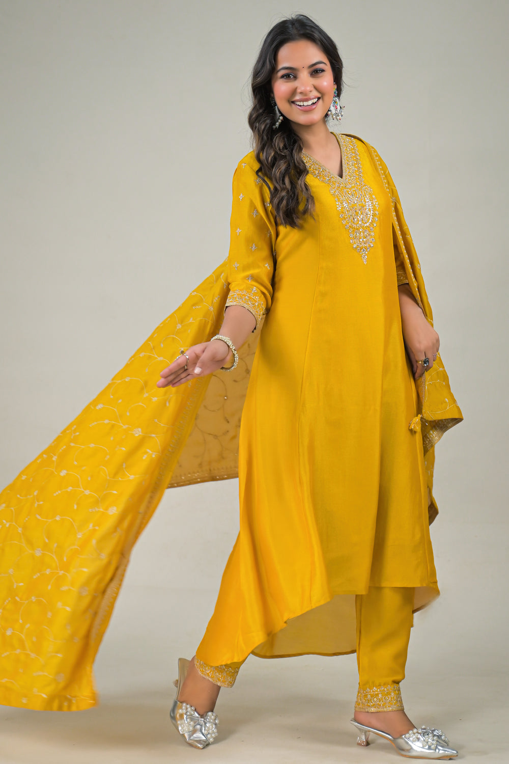 Soul Armor Classic Straight-Fit Kurta Suit with Embroidered Dupatta