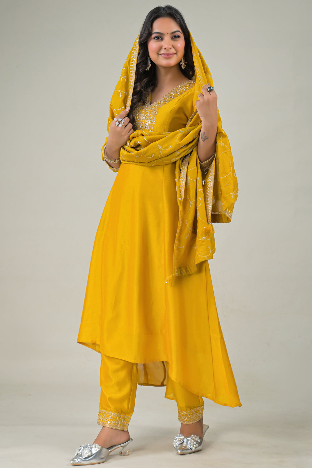 Soul Armor Classic Straight-Fit Kurta Suit with Embroidered Dupatta