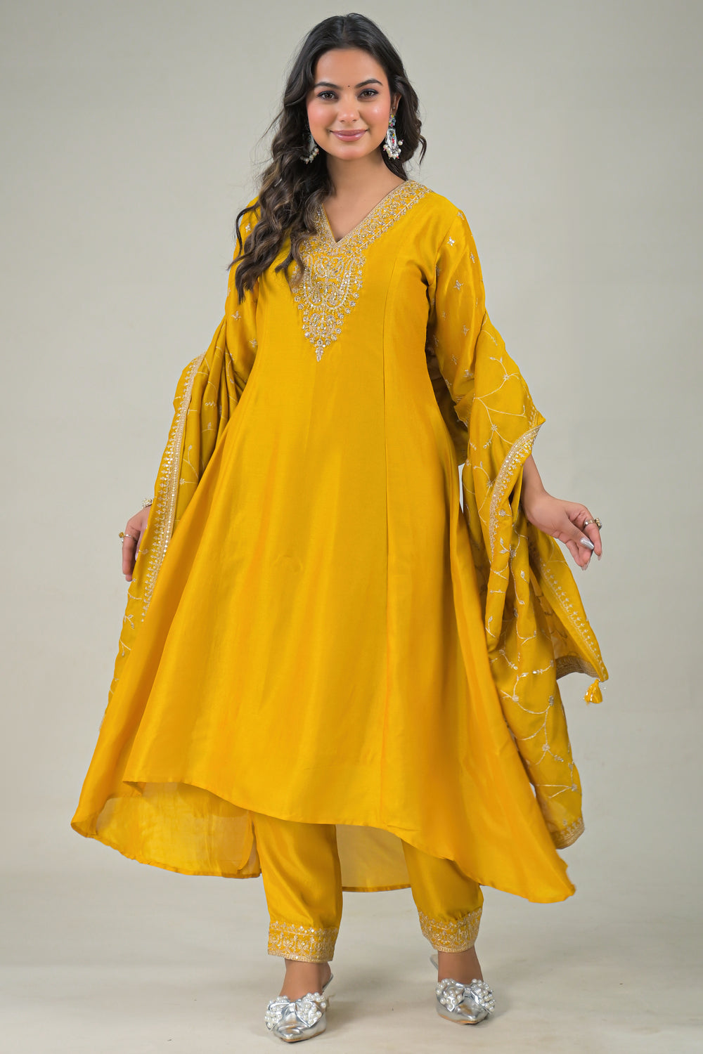 Soul Armor Classic Straight-Fit Kurta Suit with Embroidered Dupatta