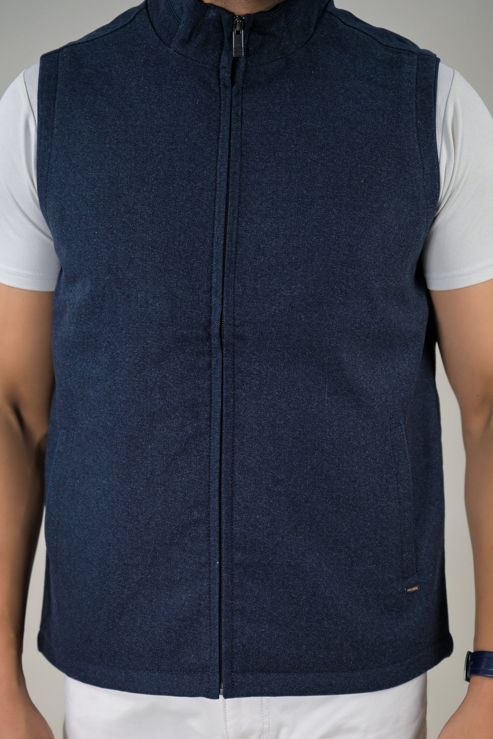 Park-Avenue Men’s Solid Color Sleeveless Zip-Front Jacket.